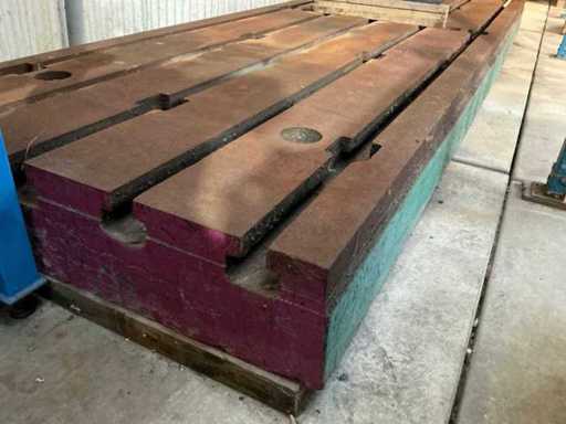 Slotted plate