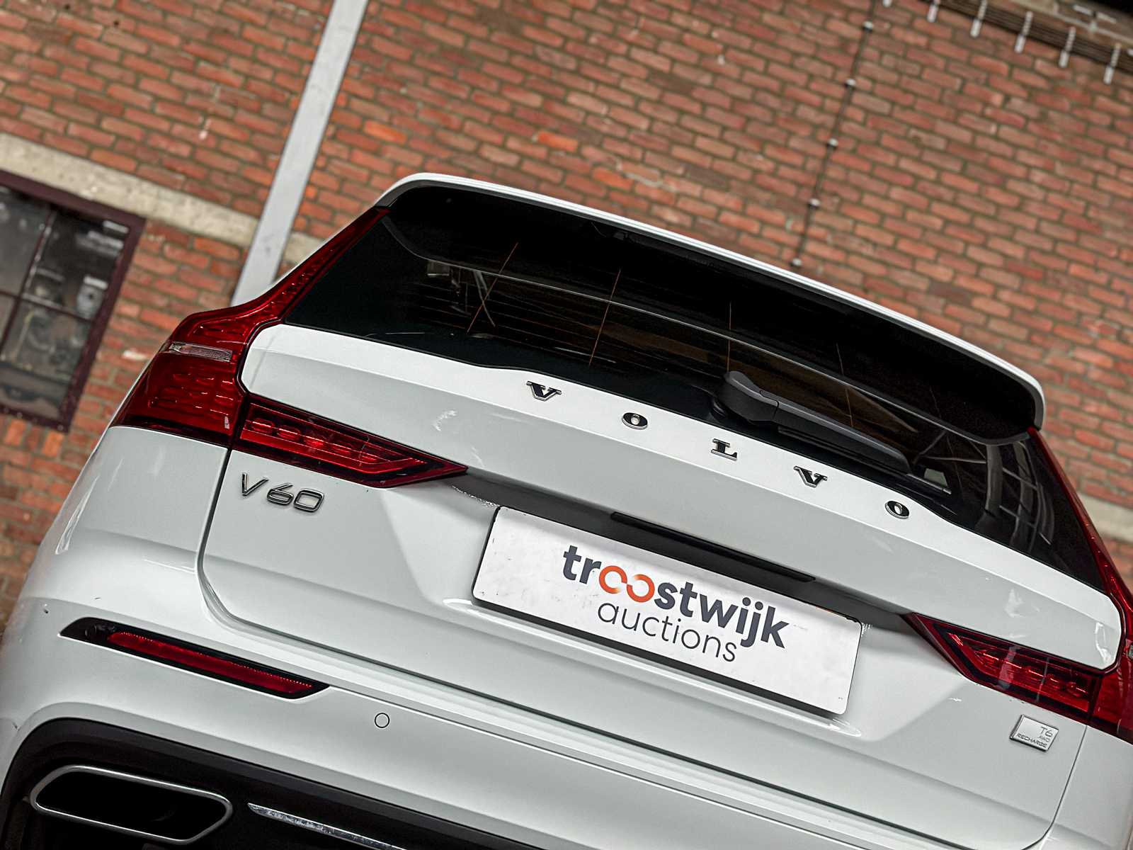 Volvo V60 2.0 T6 Recharge AWD Inscription Expression 253pk 2021 (Origineel-NL + 1e eigenaar), N-828-HZ