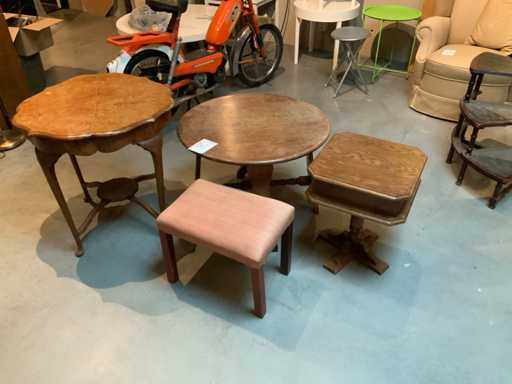 Tavolini laterali antichi e panca vintage (3x)