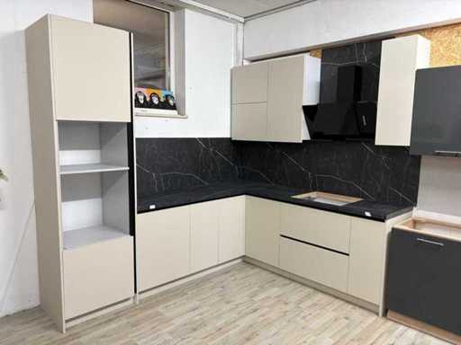Exhibition model kitchen – modern fitted kitchen with slight signs of wear