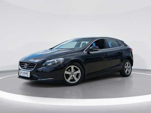 Volvo V40 2.0 D2 Ultimate Business | HR-843-T