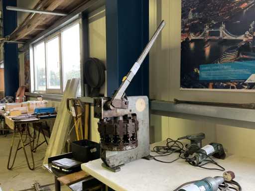 Ma?in? de perforat carusel