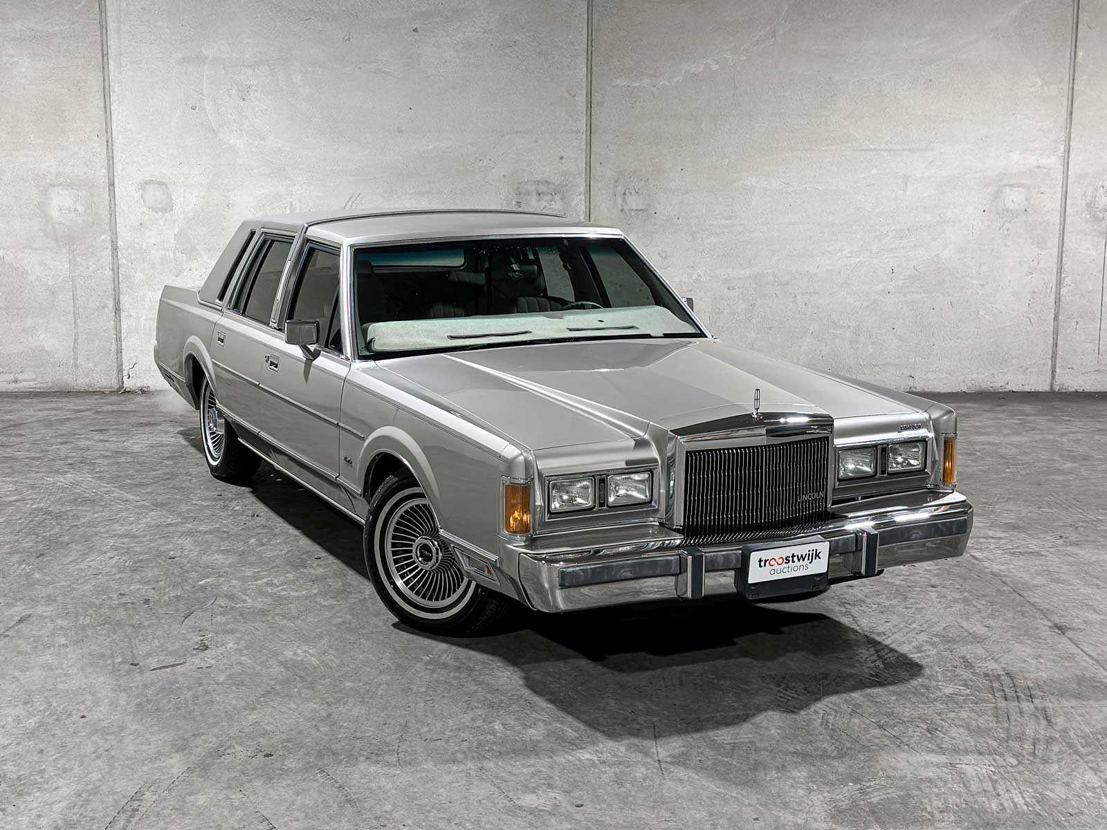 Lincoln Town Car 4.9 V8 Signature SD 160pk 1989, K-946-BX