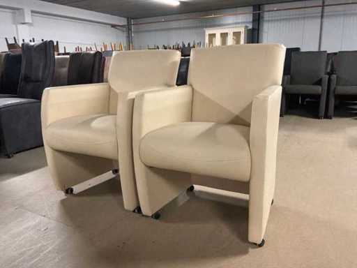 Chaise mobile en cuir (2x)