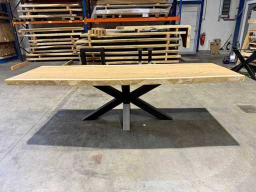 Masa trunchiului de copac, 280 cm.