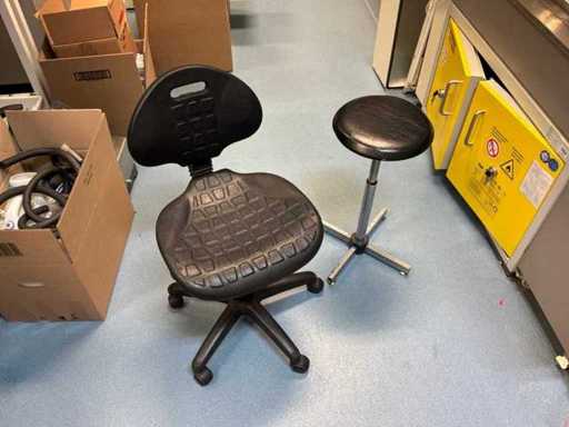 Sedia e sgabello (2x)