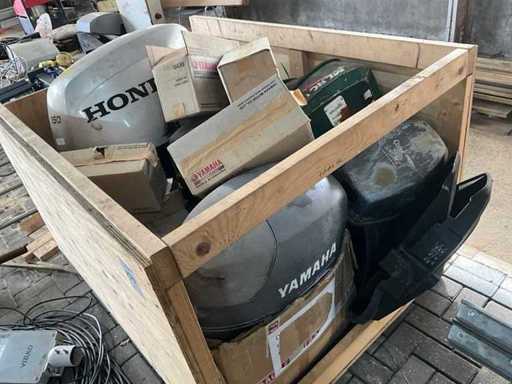 Lot of bonnets - Outboard motor