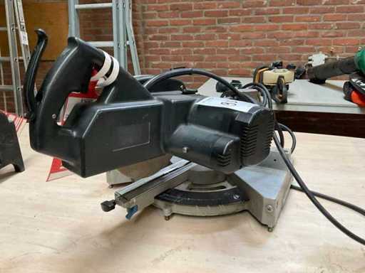 Crosscut circular saw machine