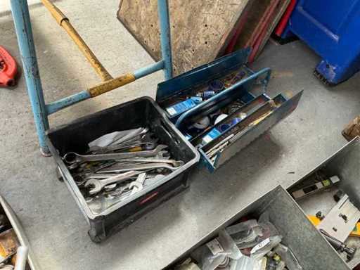 Metal tool case