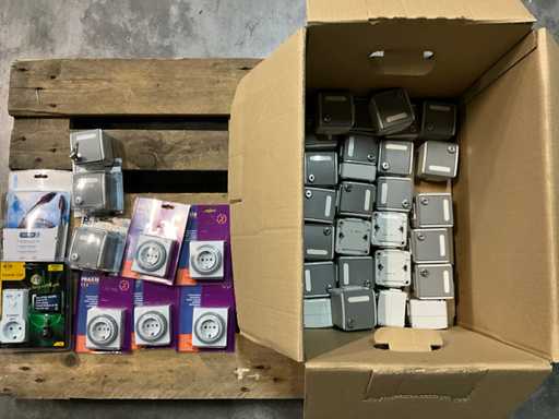 Série de divers appareils électroniques