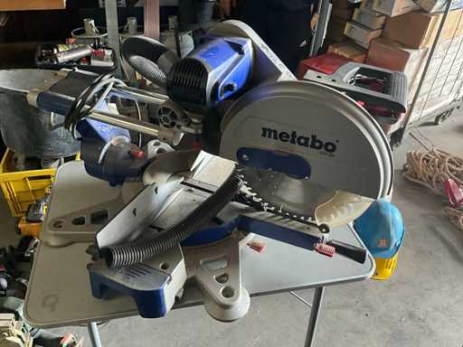 Scie à onglets Metabo KGS 305