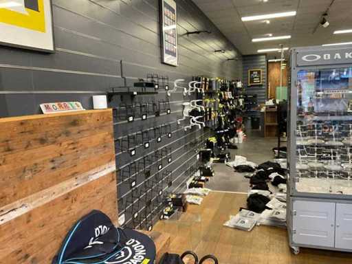 Lamelles, crochets muraux et étagères