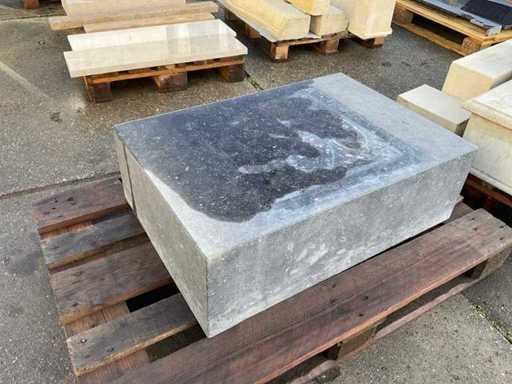 Piedestal din piatră albastră belgiană