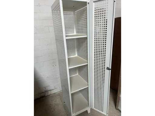 - Armoire métallique