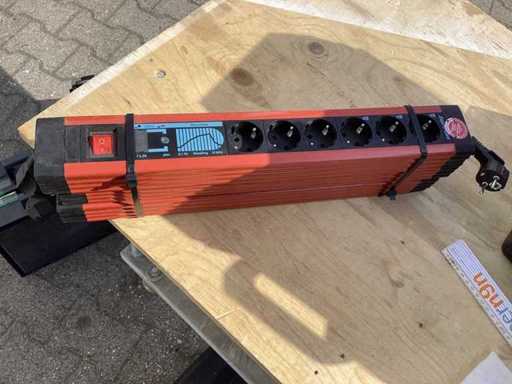 Una regleta de 3 vías de 6 vías de alta calidad con interruptor y filtro de red