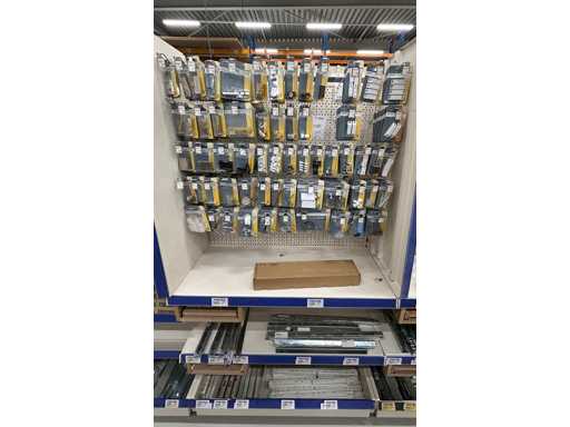 Partia zawiasów i zamków (270x)