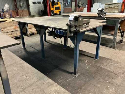 Schwerer Werkstatttisch