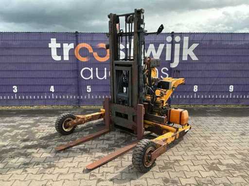 Carrello elevatore SR 2-3-1-2028 montato su camion