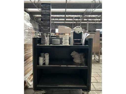 Aparat de cafea cu cești, farfurii și accesorii și cărucior de servire