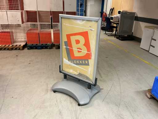 Cartello del marciapiede