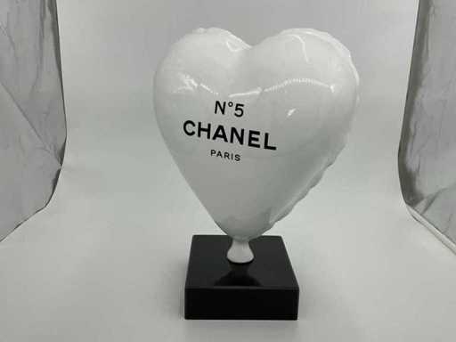 Sculptură în formă de inimă