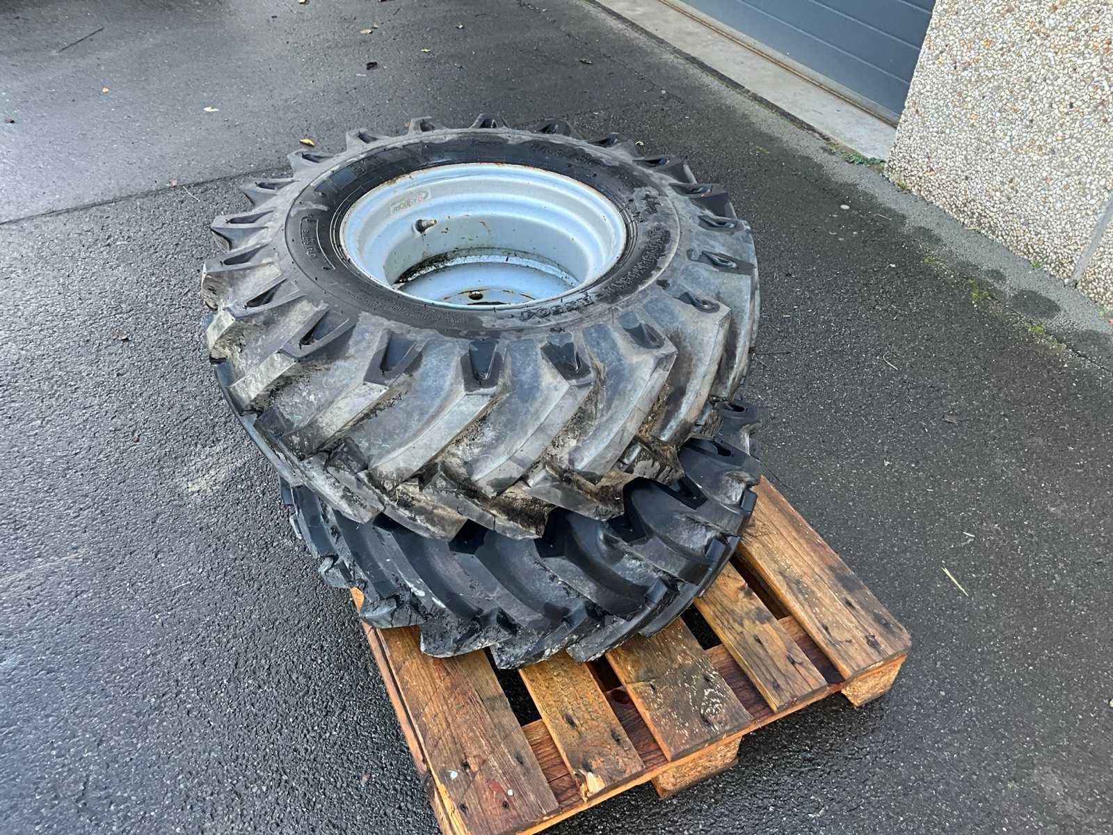 BKT Tire with rim (2x)