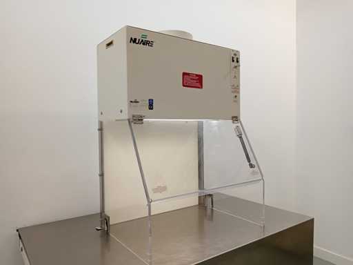 NUAIRE - UN-813-300E - Fume hood