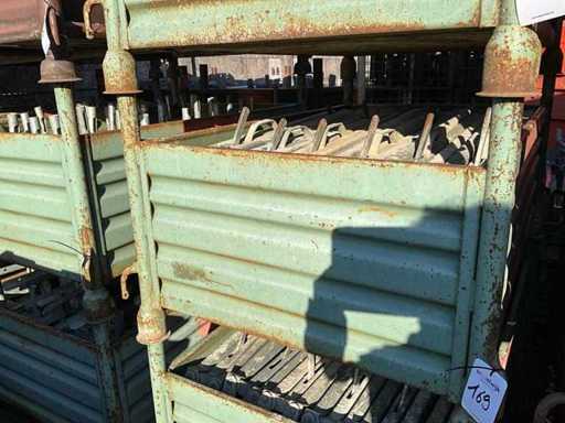 Barele z trzema podpórkami na nogi