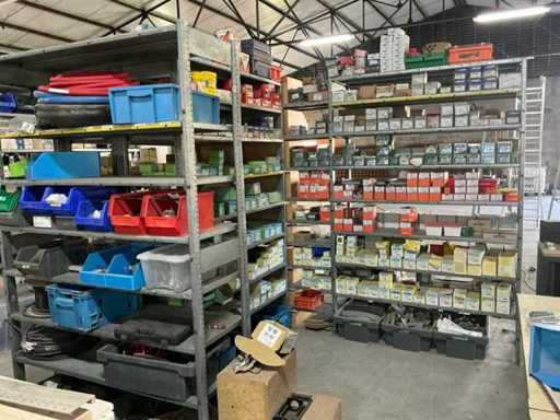 Grande quantità di viti e accessori di montaggio