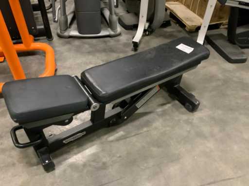 technogym pure adjustable bench Krachtstation