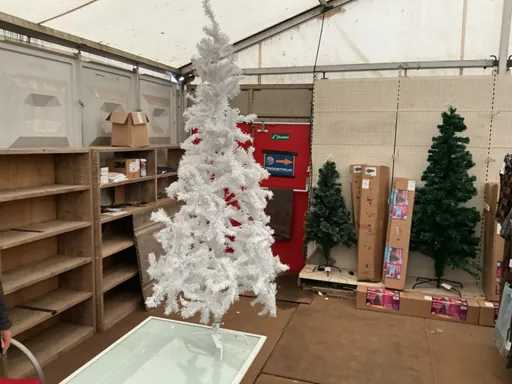 Weihnachtsbaum aus Kunststoff.