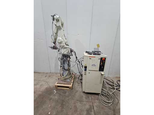 KAWASAKI C40F-020 Industrial Robot with Deflashing Cell