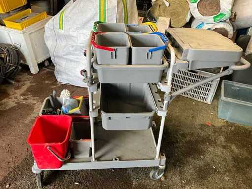 Verschiedene Reinigungswagen