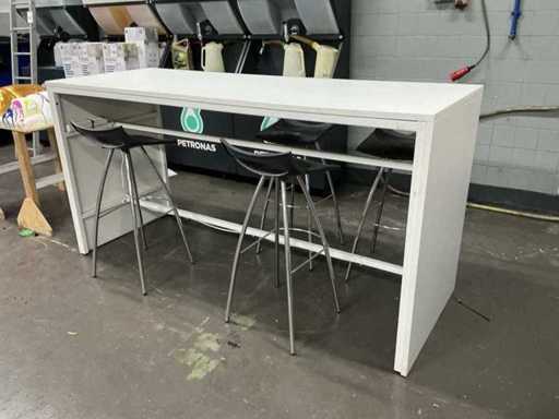 Bartisch mit 4 Hockern