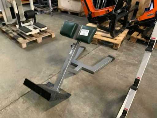 first class hyperextension Krachtstation