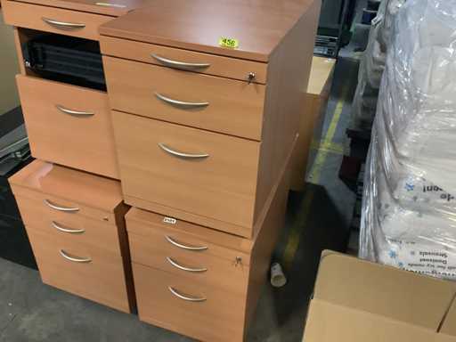 File cabinets (2x)