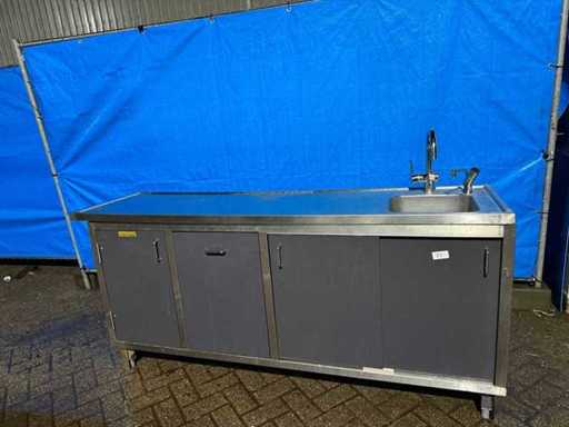 Spoeltafel met trespa en Quooker kraan