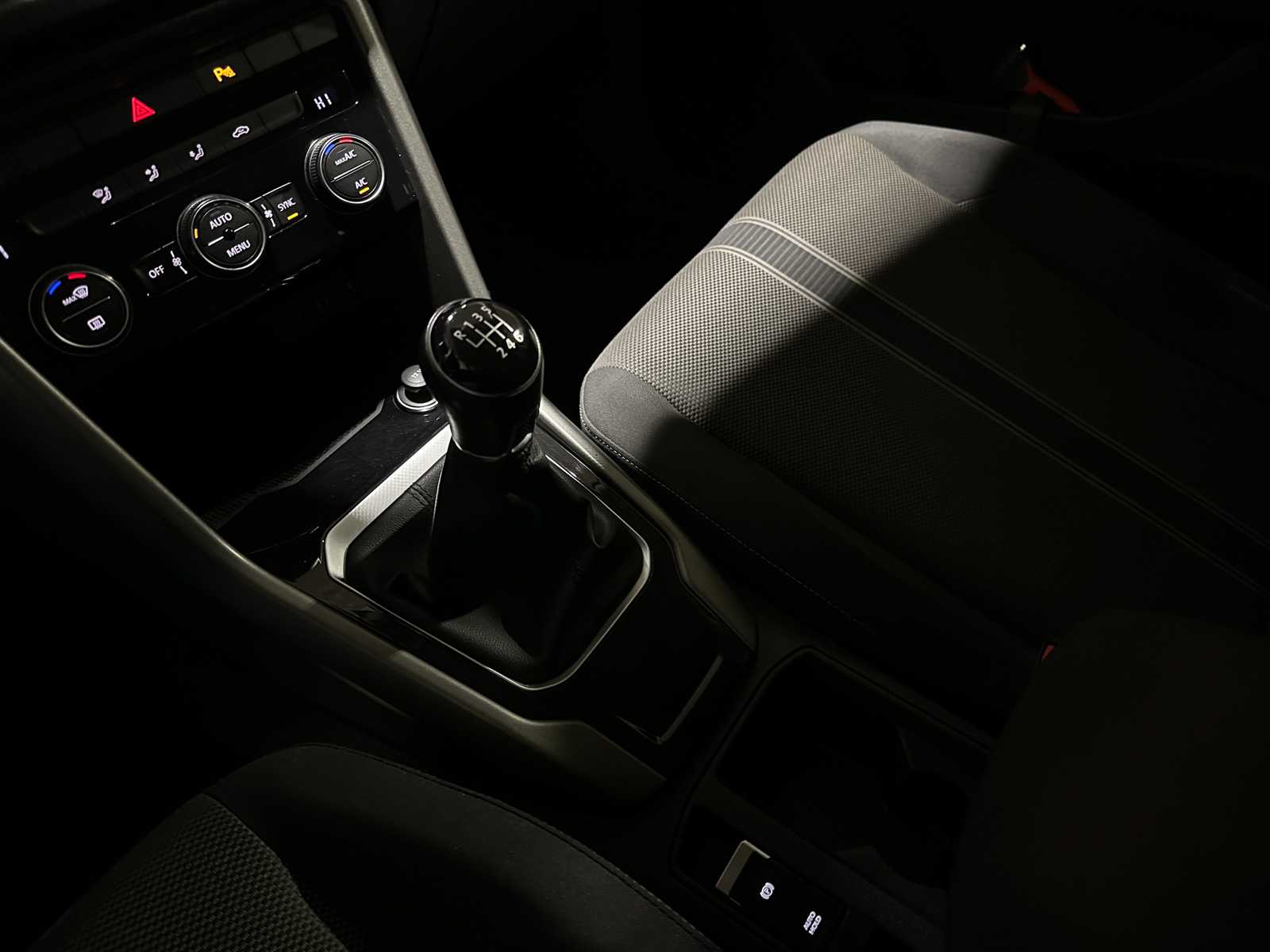 Volkswagen T-Roc 1.0 TSI Style Business 116pk 2020 (Origineel-NL), H-006-NL