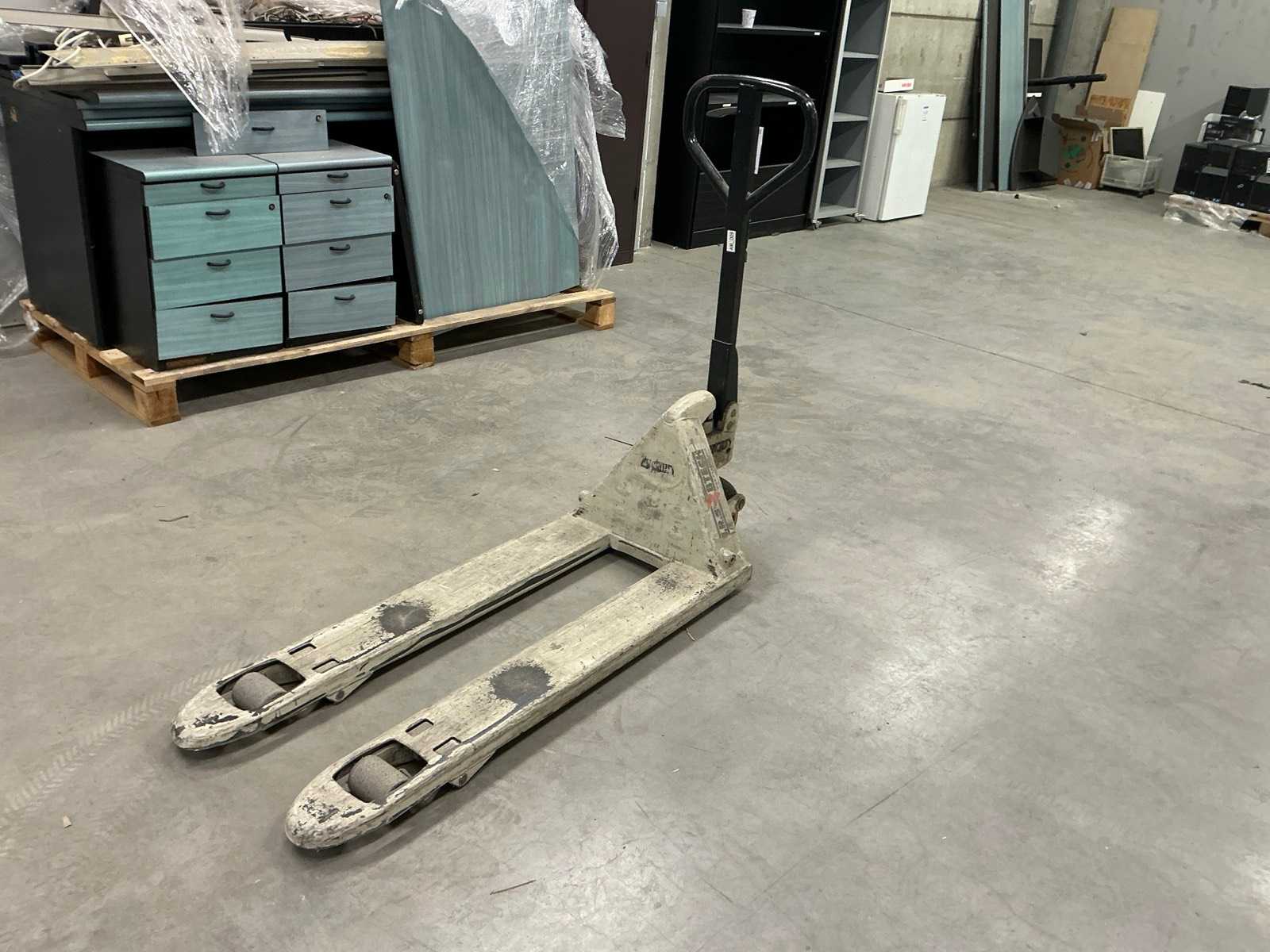 2007 Crown PTH-2045SP00D Hand Hydraulic Pallet Jack