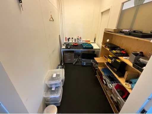 Diverse bekabeling en gereedschappen