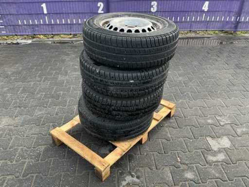 Pneumatico VancoContact per auto (4x)