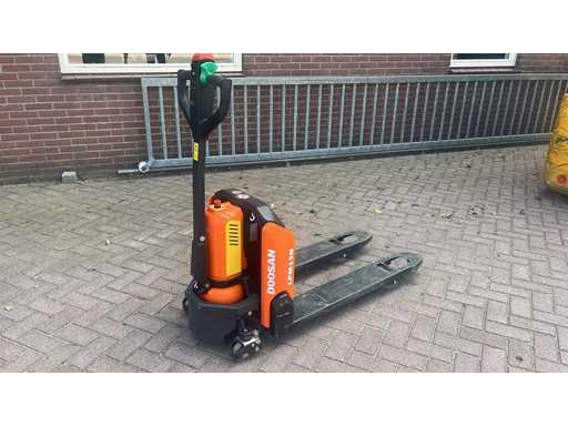 2022 Doosan LPM15N Elektrischer Palettenheber