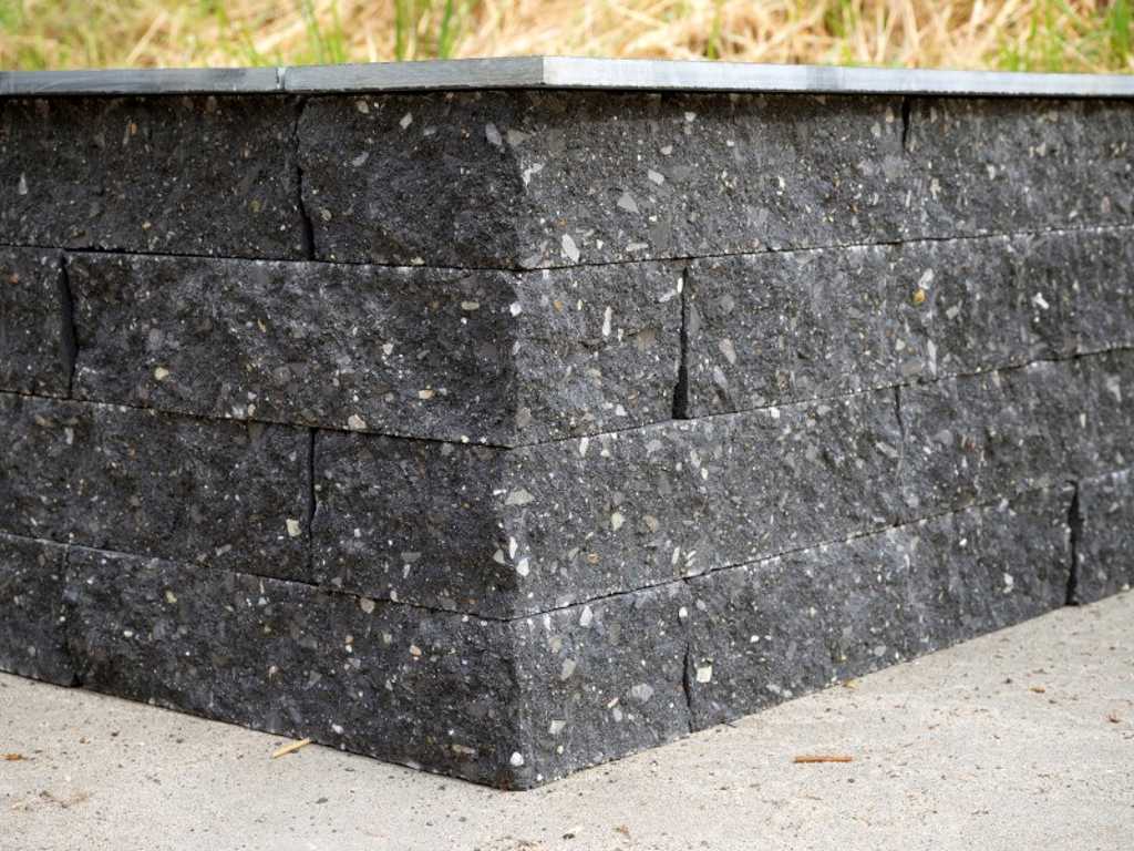 Wall blocks black Including cover tiles) 10x6x30cm 300 pieces
