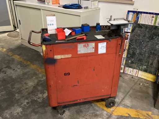 Tool trolley with vice