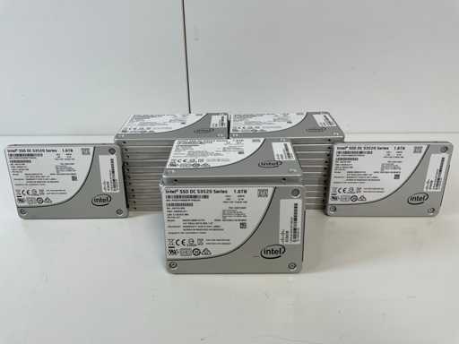 Intel (SSDSC2BB016T7K) DC S3520 1.6 TB SSD HDDs (36x)
