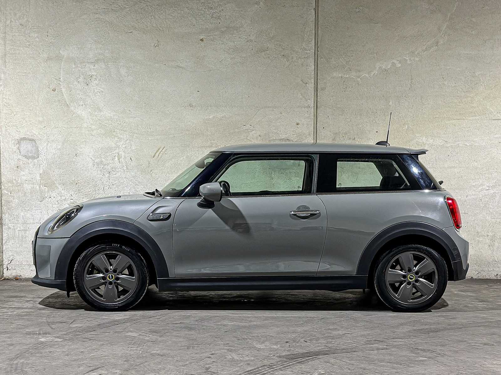 MINI Cooper Electric Essential 33 kWh 184pk 2021 F56 (Origineel-NL), L-232-DH