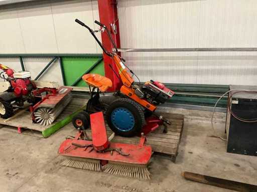 Brumi single-axle implement carrier with petrol engine