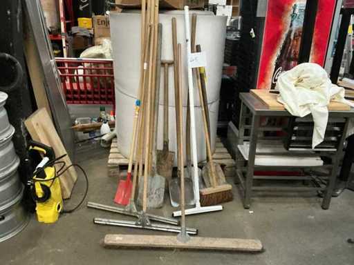 Batch of various steel tools