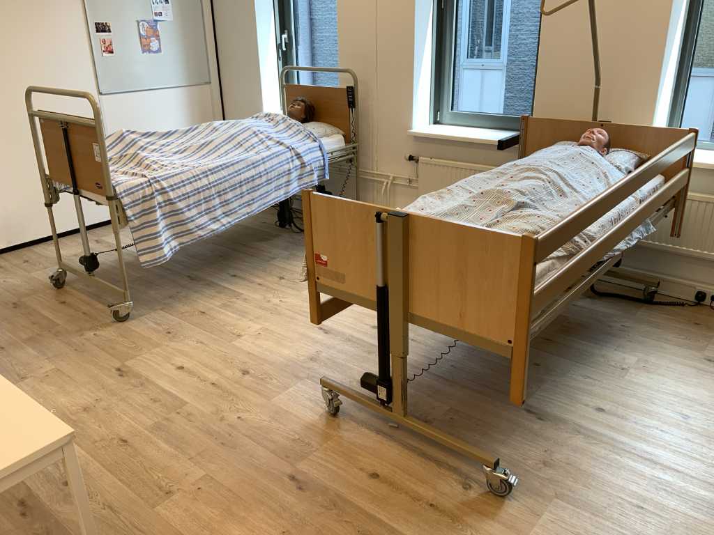 Nursing bed with nursing doll (2x)