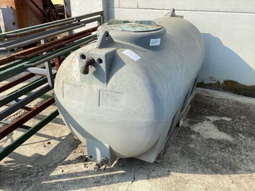 Water storage tank
